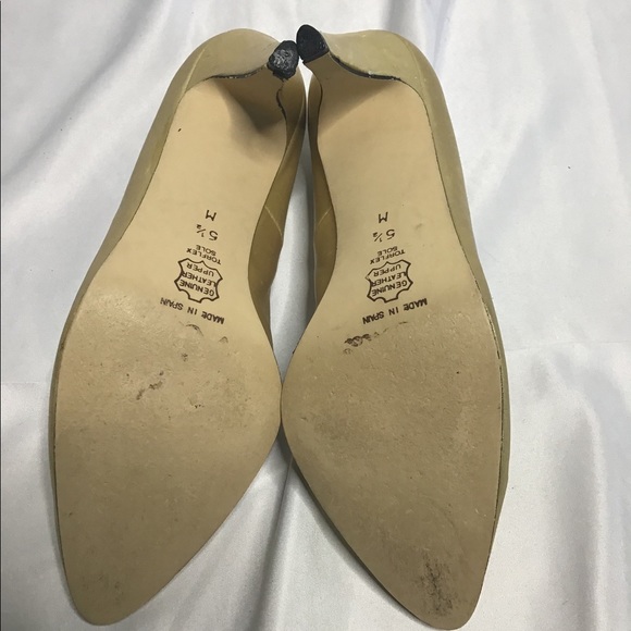 🚨Genuine leather gold pointed toe kitten heel 5.5 - Picture 4 of 5